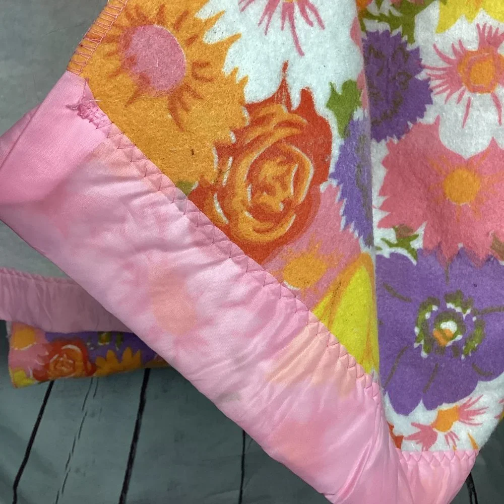 Vintage Acrylic Pink Satin Trim Blanket Floral Flowers Twin 70x94